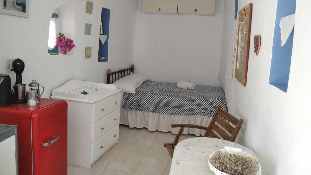 Traditional Renovated House In The Centre Of Анафи Экстерьер фото